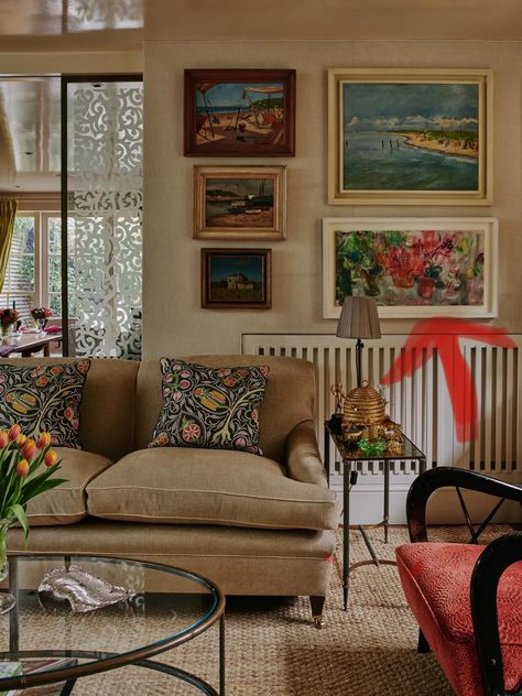 Nina Campbell Interiors, Picture Placement, Rita Konig, Fabric Covered Walls, Textures Art, Nina Campbell, Decorating Advice, Brown Furniture, Design Rules