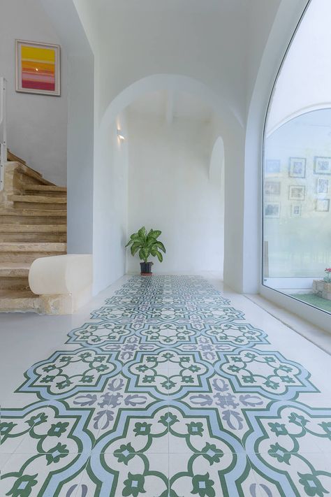 Mediterranean Interior Design, Decorative Room Dividers, Patterned Tiles, India Home Decor, Modern House Interior, Tile Design Pattern, Open Concept Home, Floor Tile Design, Spanish Style Home