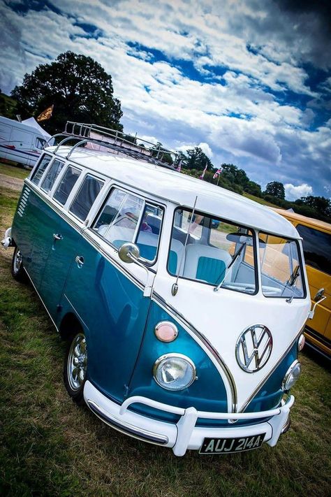 Vw Kampeerwagens, Vintage Volkswagen Bus, Vw Microbus, Vw California Beach, Volkswagen Minibus, Kombi Motorhome, Volkswagen Vans, Volkswagen Van, Vintage Vw Bus