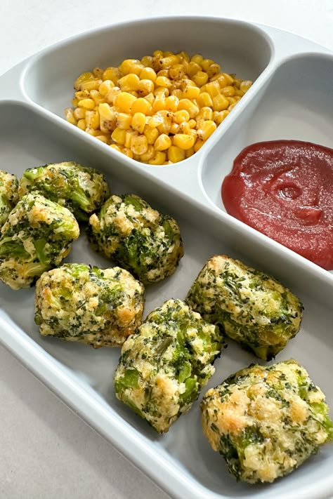 Broccoli Tots Baby Broccoli Tots, Blw Broccoli Fritters, Broccoli Recipes For Toddlers, Broccoli Tots For Babies, Brocolli Tots, Blw Dinner, Broccoli Tots Recipes, Tiny Bellies, Meals For Baby