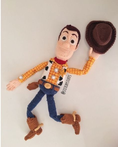 Crochet Woody Toy Story, Crochet Toy Story, Free Crochet Toy Patterns, Unicorn Knitting Pattern, Sheriff Woody, Crochet Doll Tutorial, Handmade Soft Toys, Crochet Disney, Toys Crochet