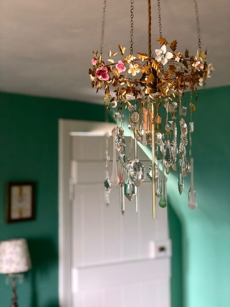 Bedroom chandelier made from brass foil and vintage porcelain flowers Homemade Chandelier, Flowers And Crystals, Bedroom Chandelier, Chandelier Bedroom, Native Style, Porcelain Flowers, Indigenous Art, Copper And Brass, Vintage China