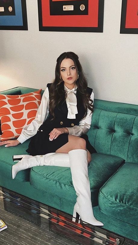 Liz Gilles, Dynasty Outfits, Fallon Carrington, Queen Liz, Liz Gillies, Elizabeth Gillies, Tv Show Outfits, Sirius Black, Business Outfits