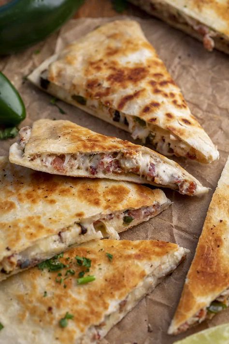 Jalepeno Popper Quesadilla, Jalapeño Popper Quesadilla, Quesadilla Roll Ups, Jalapeno Popper Quesadilla, Quesadilla Recipes Healthy, Healthy Jalapeno Poppers, Healthy Quesadilla, Cheesy Bacon Chicken, Baked Buffalo Chicken