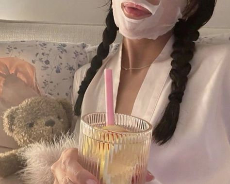 ماثيو ماكونهي, Vogue Beauty, Healthy Lifestyle Inspiration, Pink Girly Things, روتين العناية بالبشرة, Night Routine, Girls Life, Drinking Glasses, Just Girl Things