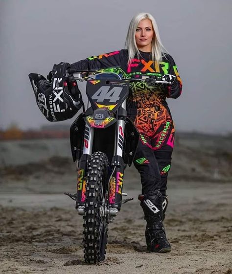 Motocross Outfits, Motocross Photography, Aesthetic Bike, Motocross Girls, Dirt Bike Gear, Motocross Love, Stunt Bike, 100k Followers, Dirt Bike Girl