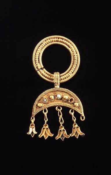 Gold Earing, Achaemenid Empire, Persian Jewelry, Iran Art, Ancient Roman Jewelry, Ancient Jewels, Ancient Jewellery, Persian Empire, Historical Jewellery