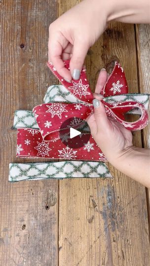 Diy Wreath Bow, Christmas Bows Diy, Homemade Bows, Ribbon Crafts Diy, Gift Packages, Bows Diy Ribbon, Gifts Wrapping Diy, Bow Style, Outfit Christmas