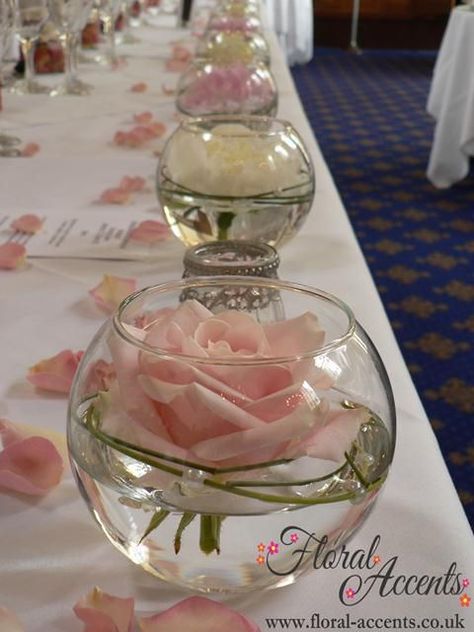 Tafel Decor, Candle Cups, Wedding Breakfast, Wedding Table Decorations, Diy Centerpieces, Long Table, Deco Floral, Floating Candles, Wedding Table Centerpieces