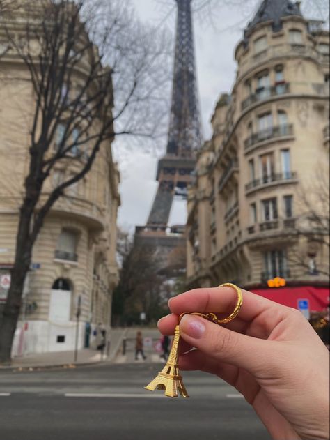 Pictures In Paris, Paris Eiffel Tower Aesthetic, Aesthetic Pictures Eiffel Tower, Paris December Aesthetic, Paris Aethetic, Travel Aesthetic Paris France, Paris Souvenirs Aesthetic, Paris Keychain, France Aesthetic Eiffel Tower