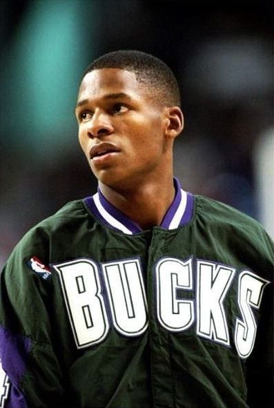 Vintage Milwaukee Bucks, Ray Allen Wallpaper, Nba Photography, Ray Allen Bucks, Tomato Compote, Nba Photos, Nba Wallpaper, Best Nba Players, Athletic Aesthetic