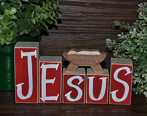 Christian Christmas Decor, Jesus Christmas Decorations, Diy Christmas Photoshoot, Christian Christmas Decorations, Church Christmas Decorations, Christmas Blocks, Wooden Christmas Decorations, Christmas Church, Diy Blocks