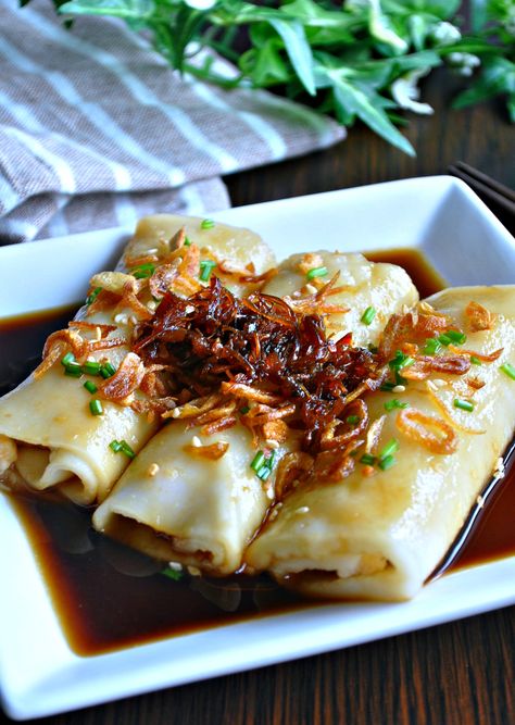 Chee Cheong Fun, Cheung Fun, Cheong Fun, Eating Chinese Food, Kong Recipes, Asian Dumplings, Chinese Breakfast, Dim Sum Dumplings, Chinese Dim Sum