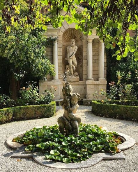 Baroque Garden Design, Acnh Regency, Old Money Garden, Paris Library, Mythical Garden, Baroque Garden, French Formal Garden, Fancy Garden, Roman Garden