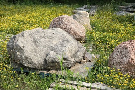 Front Yard Boulder Landscaping, Granite Boulders Landscaping, Boulder In Landscaping, Gardens With Boulders, Landscape Ideas With Boulders, Using Boulders In Landscaping, Landscape Boulders Ideas, Boulder Outcropping Landscape, Boulders In Garden