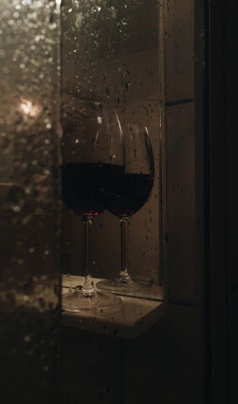 Wine, Mirror