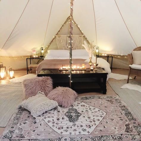 Boho Bell Tent Decor, Romantic Yurt Ideas, Bell Tent Flooring Ideas, Yurt Tent Camping, Glamping Furniture Ideas, Glamping Bell Tent Interior, Yurt Tent Interior, Bell Tent Living, Boho Bell Tent