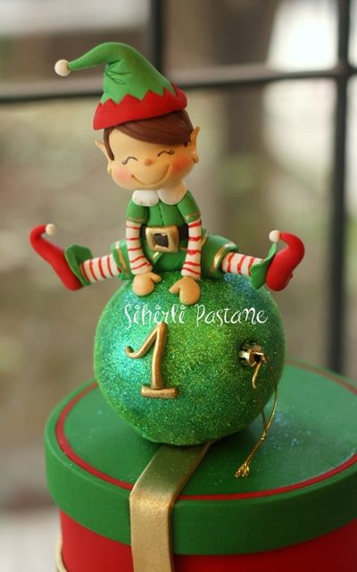 Elf Cake, Fondant Christmas Cake, Christmas Themed Cake, Clay Christmas Decorations, Christmas Cake Designs, Christmas Cake Topper, Christmas Topper, Christmas Cake Decorations, Xmas Cake