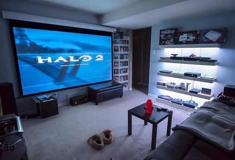 ɢᴀᴍʀᴛᴀʟᴋ on Instagram: “📸@pauls_gameroom | What is your favorite Halo game?🎮⬇️” Halo Bedroom, Dj Bedroom, Halo Game, Computer Desk Setup, Aesthetic House, Chill Room, Video Game Room Design, Living Room Setup, Boy Bedroom Design