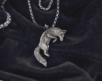 Werewolf Jewelry Aesthetic, House Florent Aesthetic, Beautiful Horses Wild, Fantasy High, Werewolf Aesthetic, New Warriors, Pretty Jewelry Necklaces, Wolf Jewelry, Fairytale Photography