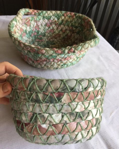 Rag Basket, Basket Braid, Cloth Basket, Coiled Fabric Bowl, Braided Basket, Woven Bowl, Basket Weaving Diy, Coiled Fabric Basket, Basket Making