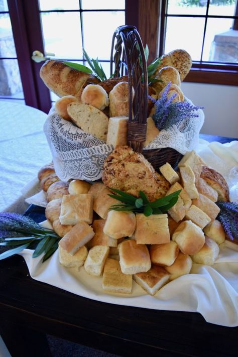 The Ultimate Bread Buffet: Creative Weddings - Table for Fifty Bread For Wedding, Wedding Bread Table Ideas, Bread Table Ideas, Bread Centerpiece, Bread Wedding, Bread Table, Sandwich Buffet, Wedding Buffet Table, Party Bread