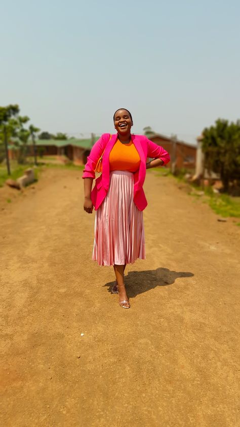 Summer colors pleated skirt and blazer outfit Orange Pleated Skirt Outfit, Pleated Skirt And Blazer Outfit, Skirt And Blazer Outfit, Pink Pleated Skirt Outfit, Aline Skirt Outfit, Pink And Orange Outfit, Aka Outfits, Hot Pink Blazer Outfit, Dress With Blazer Outfit