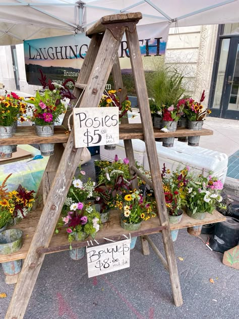 farmers market, flowers, posies, bouquets, small business Backyard Farmers Market, Diy Produce Stand Farmers' Market Display Ideas, Garden Market Ideas, Small Farm Shop Ideas, Flower Stand Roadside, Cute Farm Stand Ideas, Florist Vendor Booth, Farmers Market Shop, Flower Stand Farmers Market