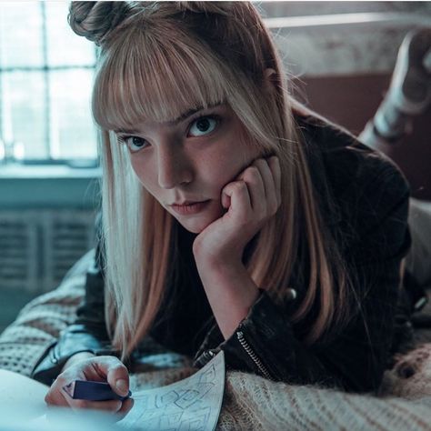 48.3 mil Me gusta, 300 comentarios - Anya Joy (@anyataylorjoy) en Instagram: "Behavioural issues; Horn-bun edition 😈💋 #thenewmutants" The New Mutants Illyana, New Mutants Illyana, Joy Film, Anna Taylor Joy, Millie Brady, Illyana Rasputin, Anya Joy, Anna Taylor, Momo Icon