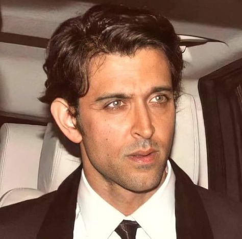 Hritik Raushan Aesthetic, Hrithik Roshan Aesthetic, Hithrik Roshan, Friendship Day Images Hd, Hritik Raushan, Psl Gods, Hrithik Roshan Hairstyle, Man Writing, Friendship Day Images