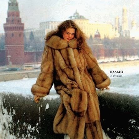 @ostapfurlover on Instagram: “#furlover #furfashion #furfetish #furwomanofinstagram #furstyle #russianwomen #furdream #furmodels #furbeauty #furfur #furs #furcoatfetish…” Fendi Fur Coat, Fendi Fur, Sable Coat, Fur Coat Outfit, Sable Fur Coat, Fur Hood Coat, Mens Fur, Fabulous Furs, Fox Fur Coat