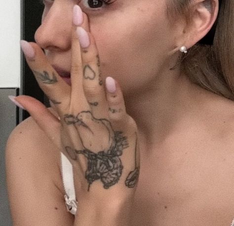 Nail Ideas Ariana Grande, Ariana Nails, Ariana Grande Nails, G Nails, Ariana Grande Style, I Want To Be, Aphrodite, Wedding Nails, Pink Nails