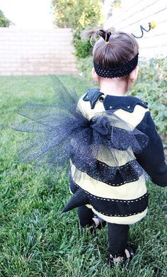 diy wings bee costume - Google Search Diy Bumble Bee Wings, Diy Bee Wings Costume, Bee Wings Diy, Kids Bumble Bee Costume, Diy Bee Costume, Toddler Bumble Bee Costume, Wings Costume Diy, Diy Bumble Bee, Bee Costume Diy