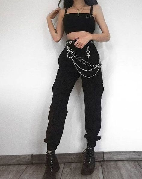 autfit de color negro Grunge Style Outfits, Celana Jogger Wanita, Converse Outfits, Egirl Fashion, Goth Outfit, Aesthetic Grunge Outfit, Grunge Look, Tumblr Outfits, Tomboy Style Outfits