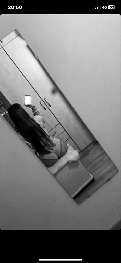 Latina Mirror Selfie Gyat, Snap Arch Pic, Out The Shower Mirror Selfie, Lingerie Picture Ideas Mirror, Catfish Mirror Pics, After Shower Mirror Pics, Poses To Make Your Bum Look Bigger, Mirror Bra Pictures, Arched Back Posture