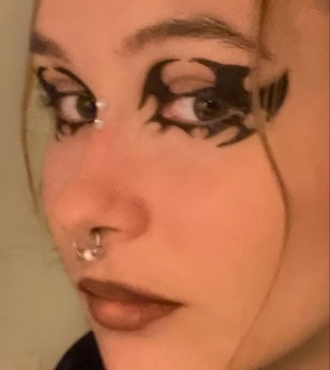 Big Eyeliner, Eyeliner For Hooded Eyes, Black Eye Makeup, Eyeliner Black, Eyeliner Looks, Hooded Eyes, Eye Black, Nostril Hoop Ring, Makeup Inspiration