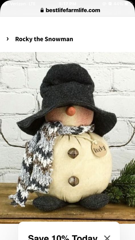 Cloth Snowman, Unique Tree Toppers, Snowman Tree Topper, Diy Schneemann, Christmas Decor Farmhouse, Snowman Doll, Snowman Crafts Diy, Sock Snowman, Rustic Fabric