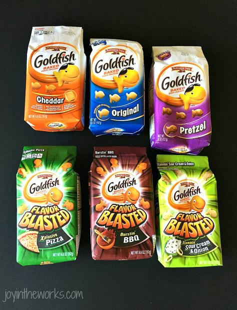 Looking for a screen free family fun activity? Check out this Goldfish Cracker Taste Test where the kids have to guess and rate the various goldfish cracker flavors! Goldfish Game, Cracker Flavors, Goldfish Snack, Goldfish Types, Cousin Camp, Goldfish Crackers, Cereal Snacks, Kids Ride On Toys, Movie Snacks