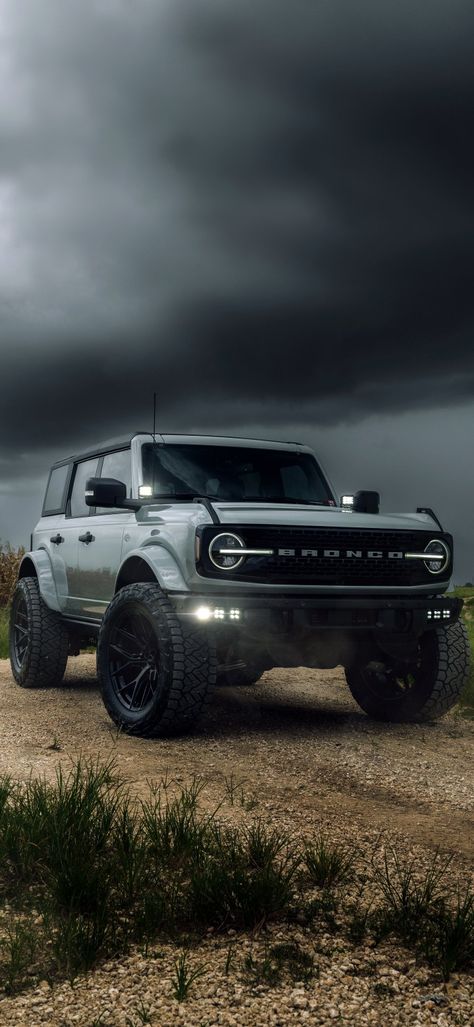 Ford Bronco Wallpaper, Bronco Ford 2022, Bronco Wallpaper, Ford Bronco 2023, Ford Bronco Aesthetic, Bronco Aesthetic, Bronco Lifted, Bronco 2023, Ford Bronco Interior