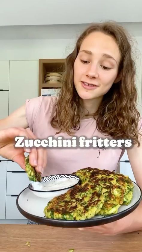 Zucchini Fritters Baked, Zucchini Fritters Keto, Fritters Zucchini, Crispy Zucchini Fritters, Healthy Salsa Recipe, Vegan Zucchini Fritters, Crispy Zucchini, Veggie Fritters, Vegan Patties