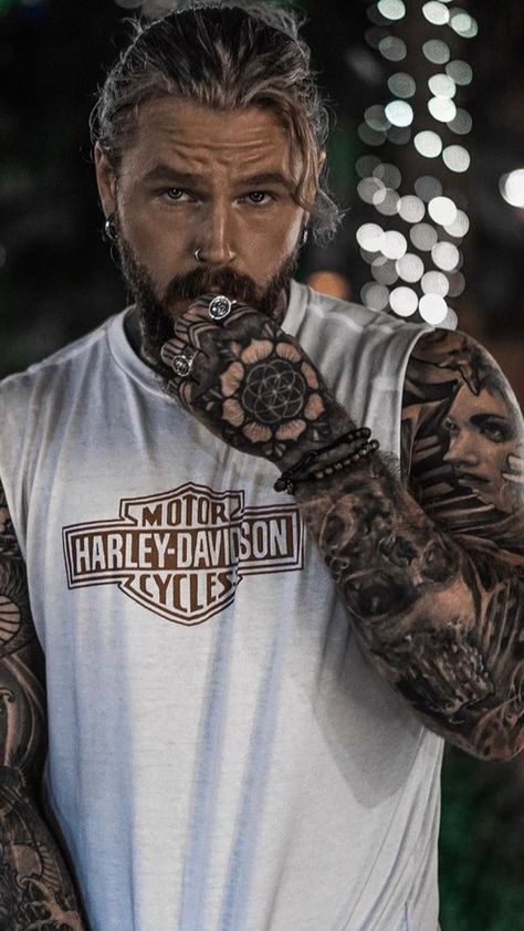 Big Tattooed Men, Tattooed Men With Beards, Hot Men With Tattoos, Kevin Creekman, Tiktok Background, Men With Tattoos, Tattooed Guys, Man With Tattoos, Cream Tattoo