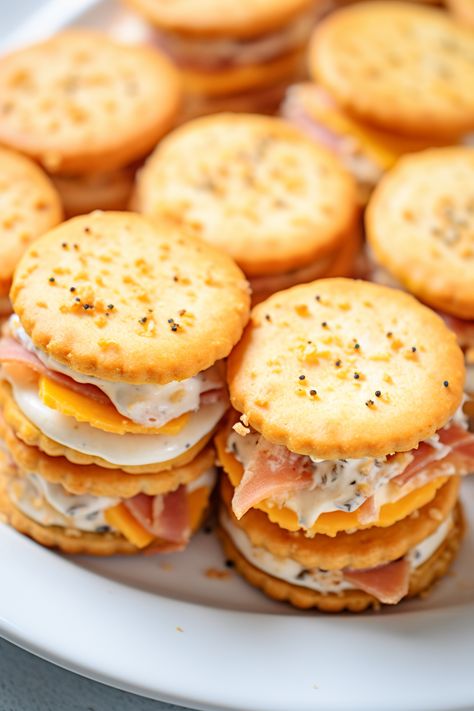 Ritz Cracker Party Sandwiches, Amish Onion Fritters, Onion Fritters, Toast Aperitif, Crackers Appetizers, Ritz Cracker Recipes, Savory Ham, Ham And Swiss, Ritz Cracker