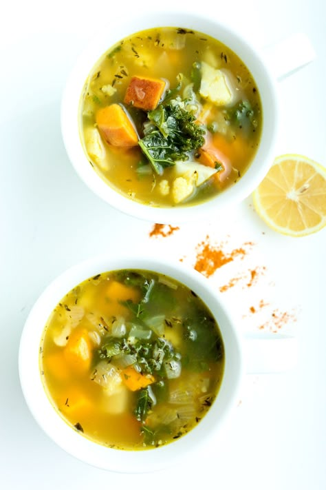 Cold Busting Soup Recipe Cold Remedy Soup, Healthy Lunch For School, Natural Remedies For Colds, Homemade Cold Remedies, Kale Chicken, Remedies For Inflammation, Healing Soup, All Natural Home, Home Remedies For Cough