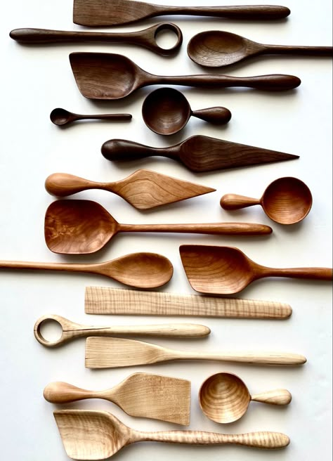 It’s hard not to stare! A rainbow of delightful colors from handmade utensil goods. Wood Carved Utensils, Viking Farming, Kitchen Utensil Decor, Kitchen Utensils Design, Wooden Workshops, Wood Kitchen Utensils, Vintage Market Days, Wooden Cooking Utensils, Wood Spoon Carving