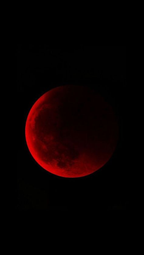 Red Moon Iphone Wallpaper, Red Moon Wallpaper Aesthetic, Dark And Red Wallpaper, Moon Red Aesthetic, Moon Pp, Blood Moon Aesthetic, Red Moon Background, Blood Red Wallpaper, Red Moon Aesthetic