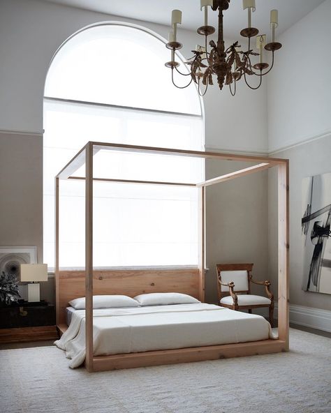 Four poster bedroom