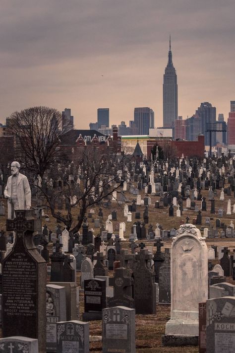 City of the Dead - Calvary Cemetery New York City #city #dead #calvary #cemetery #york #photography Beautiful Cities, Ny City, Nova York, Places Of Interest, Addams Family, Graveyard, The Dead, Cemetery, New York Skyline