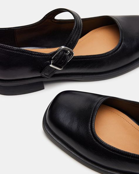 Black Leather Flats Women, Leather Flats Women, Flats For Women, Office Job, Black Leather Flats, Vogue Covers, Shoe Inspo, Girly Shoes, Mary Jane Flats