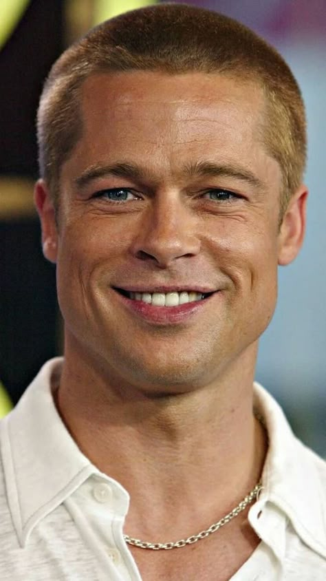 Brett Pitt, Brad Pitt Haircut, Brad Pitt Hair, Very Short Hair Men, Round Face Men, Tyler Durden, Tattoo Bracelet, Blue Nail Designs, Corte De Cabelo Masculino