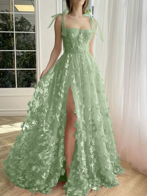 Victorian Prom Dress Green, Fairytale Bridesmaid Dress, Fairytale Wedding Guest Dress, Cool Clothes Aesthetic, Cottage Dresses, Bday Dresses, Stunning Prom Dresses, Prom Dress Inspiration, Princess Dresses